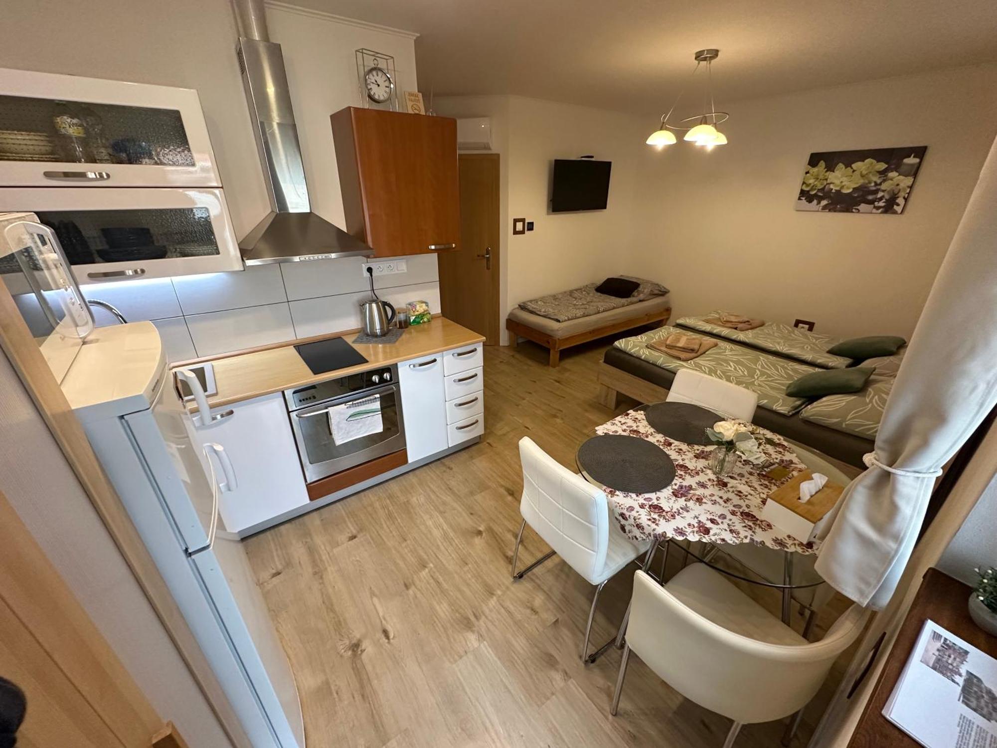 Apartman Losonci Nesvady- Pre 2 Osoby Studio エクステリア 写真